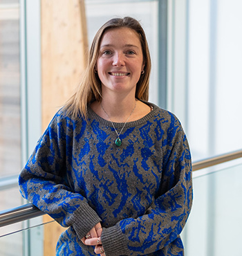 Profile picture - Dr Reina Veenhof wearing a blue jumper